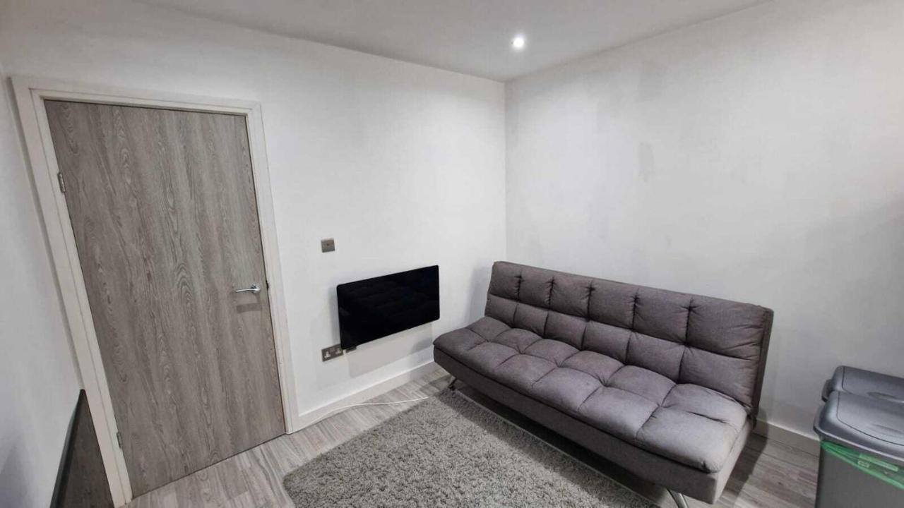 Skyview Strathnairn Apartment 1 คาร์ดิฟฟ์ ภายนอก รูปภาพ